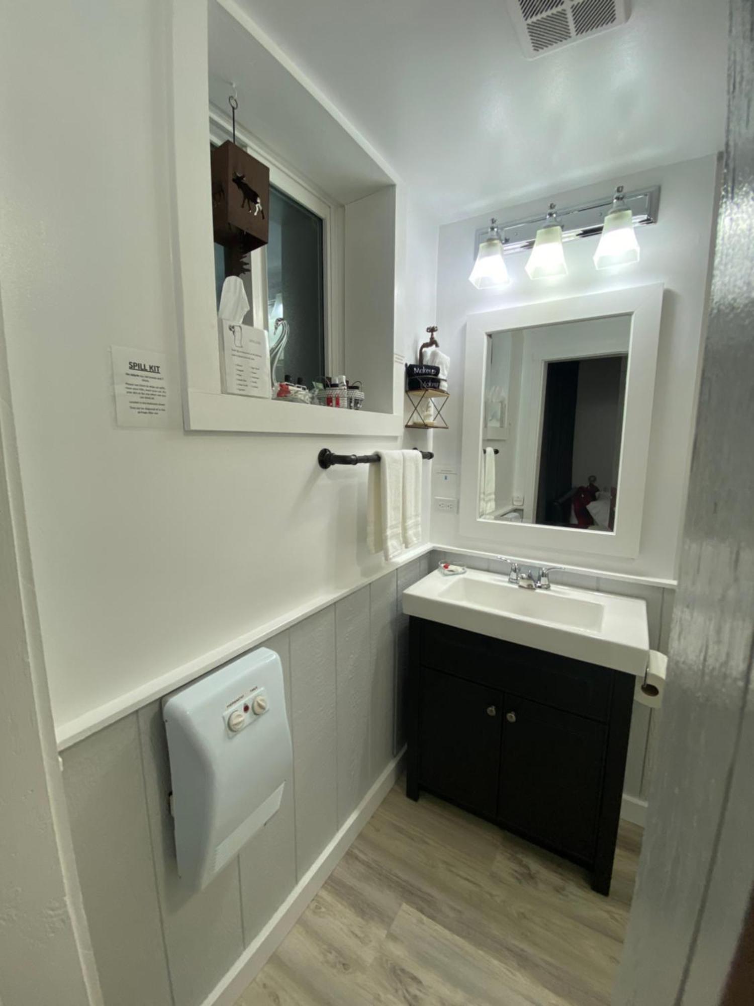 Our Place Up North Bnb Гантсвілл Екстер'єр фото