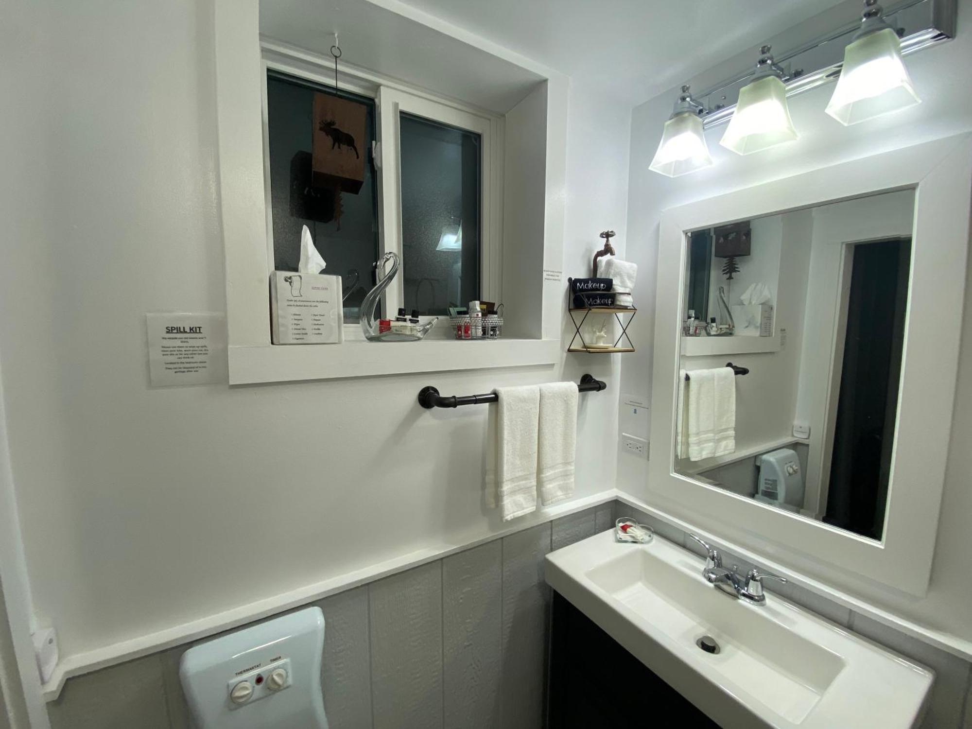 Our Place Up North Bnb Гантсвілл Екстер'єр фото